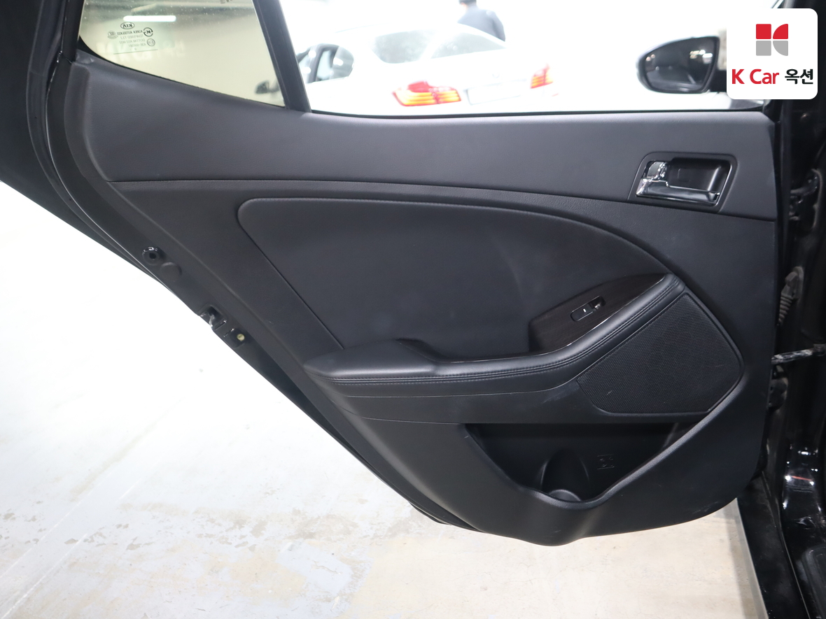 Kia K5 2011 - Image 24