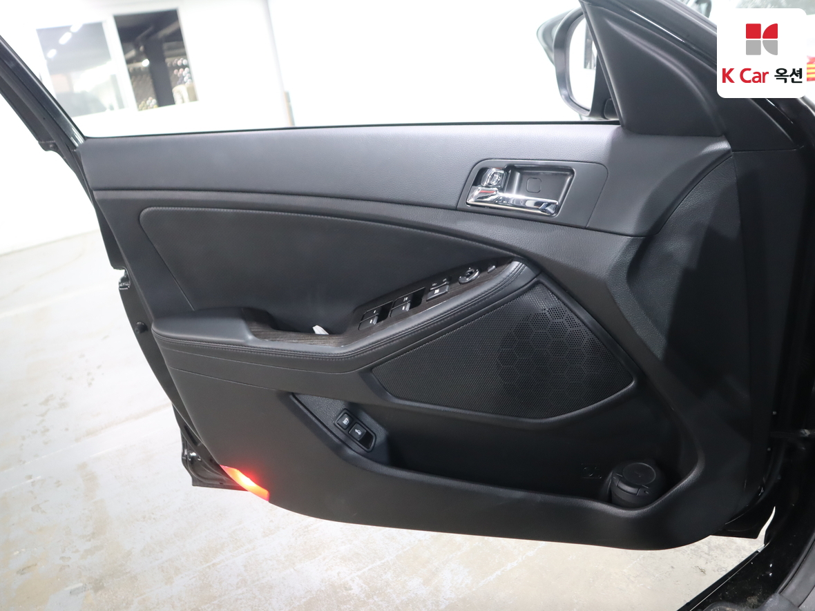 Kia K5 2011 - Image 8