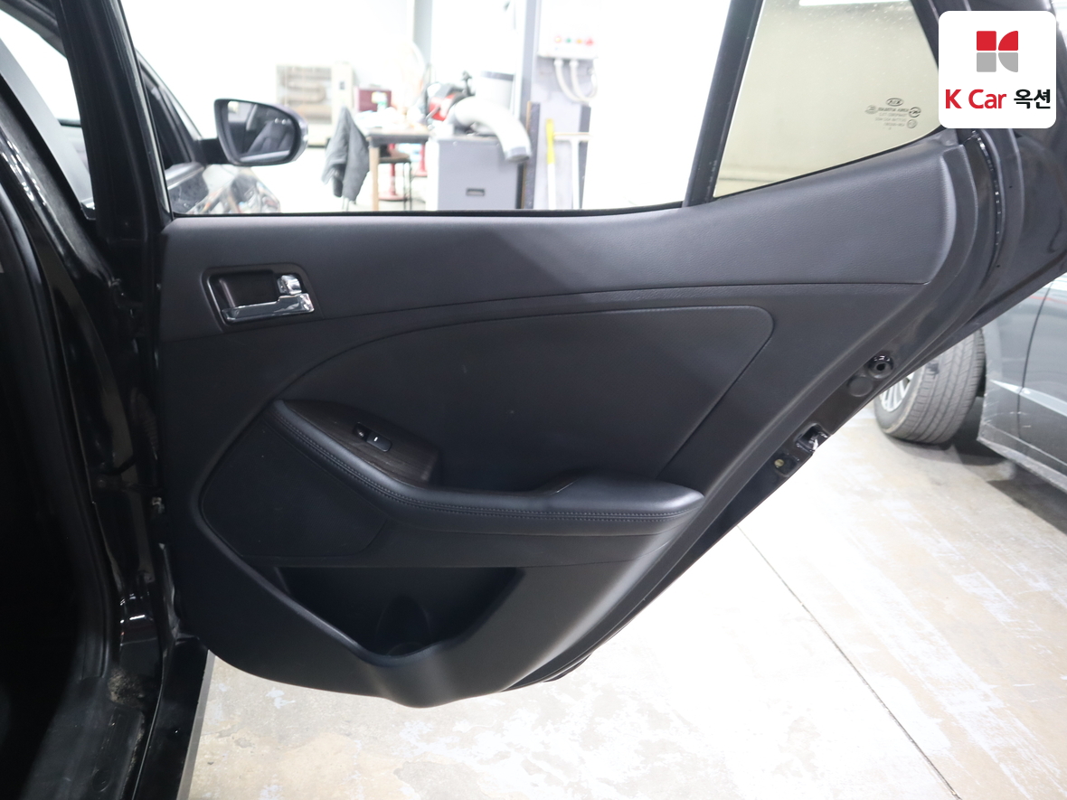 Kia K5 2011 - Image 28