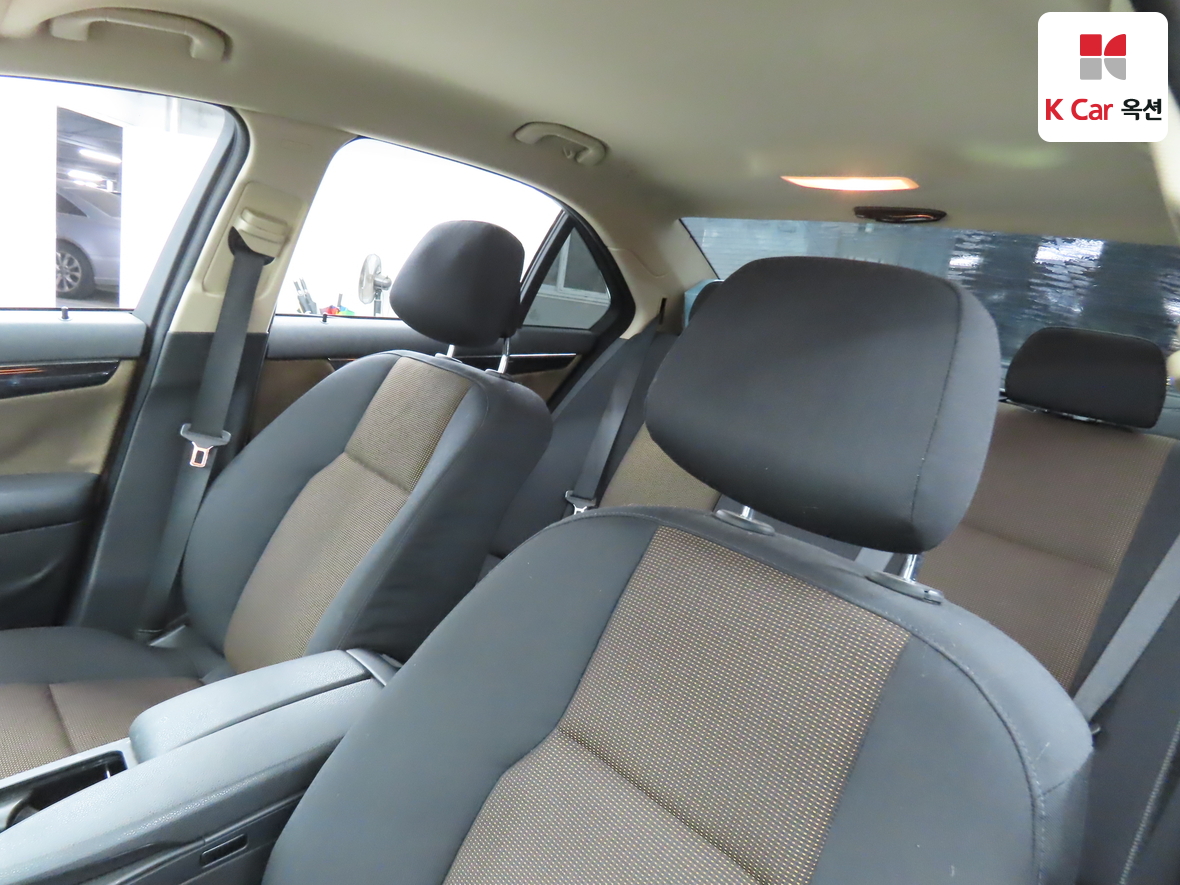 Mercedes-Benz C-Class 2010 - Image 19