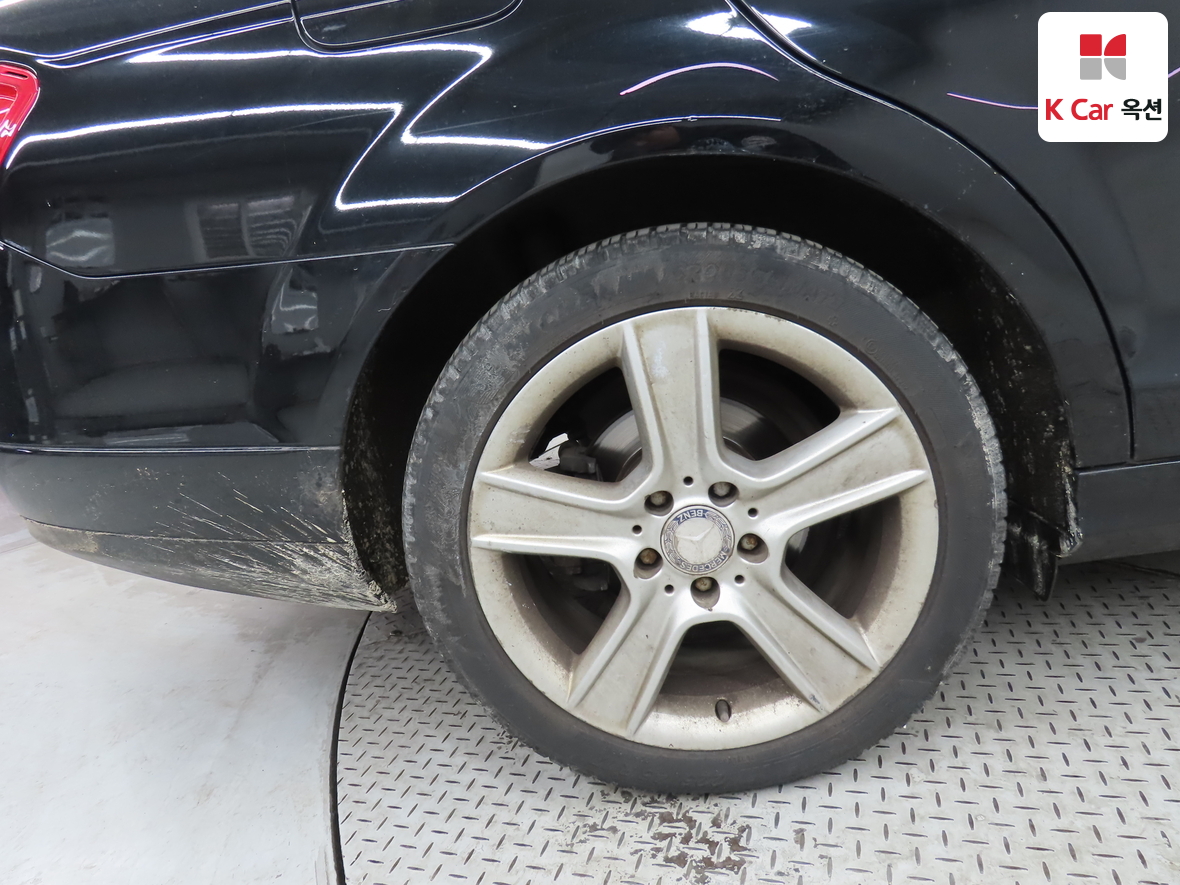 Mercedes-Benz C-Class 2010 - Image 40