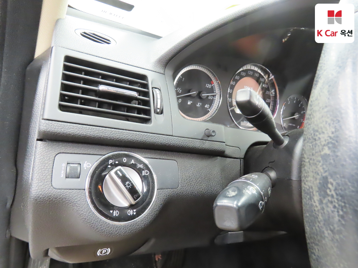 Mercedes-Benz C-Class 2010 - Image 9