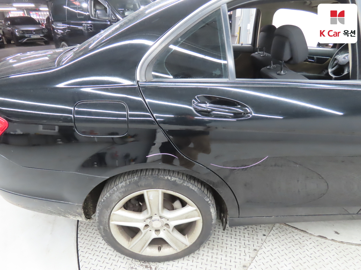 Mercedes-Benz C-Class 2010 - Image 37