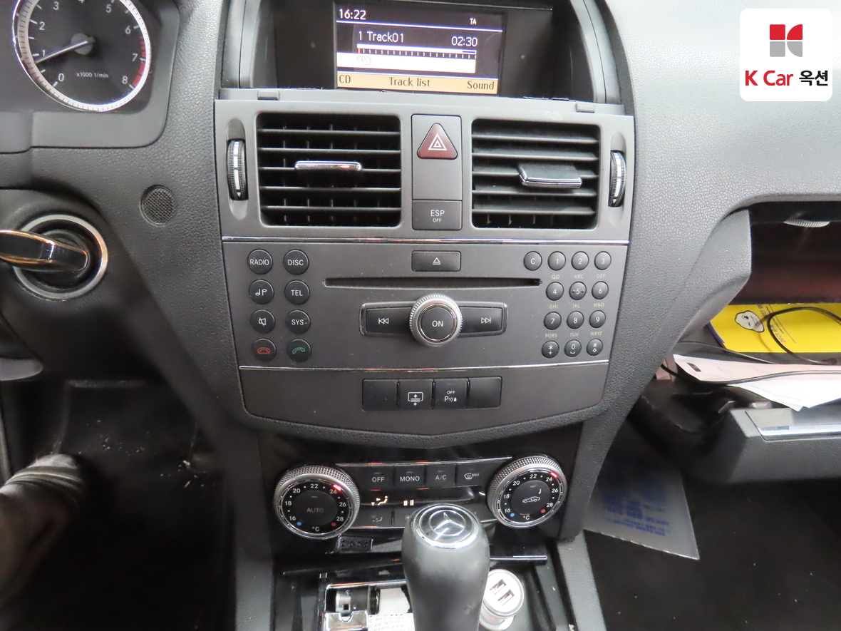 Mercedes-Benz C-Class 2010 - Image 15