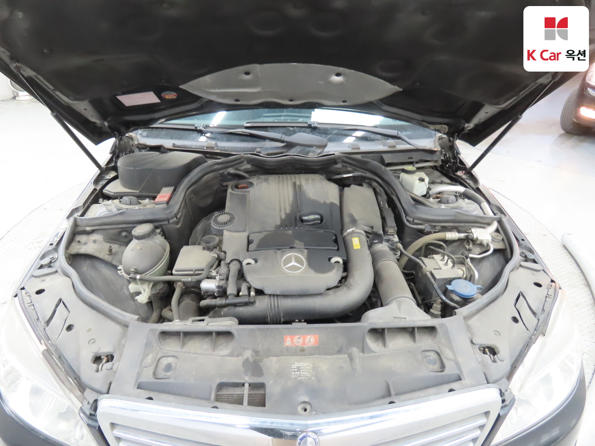 Mercedes-Benz C-Class 2010 - Image 31