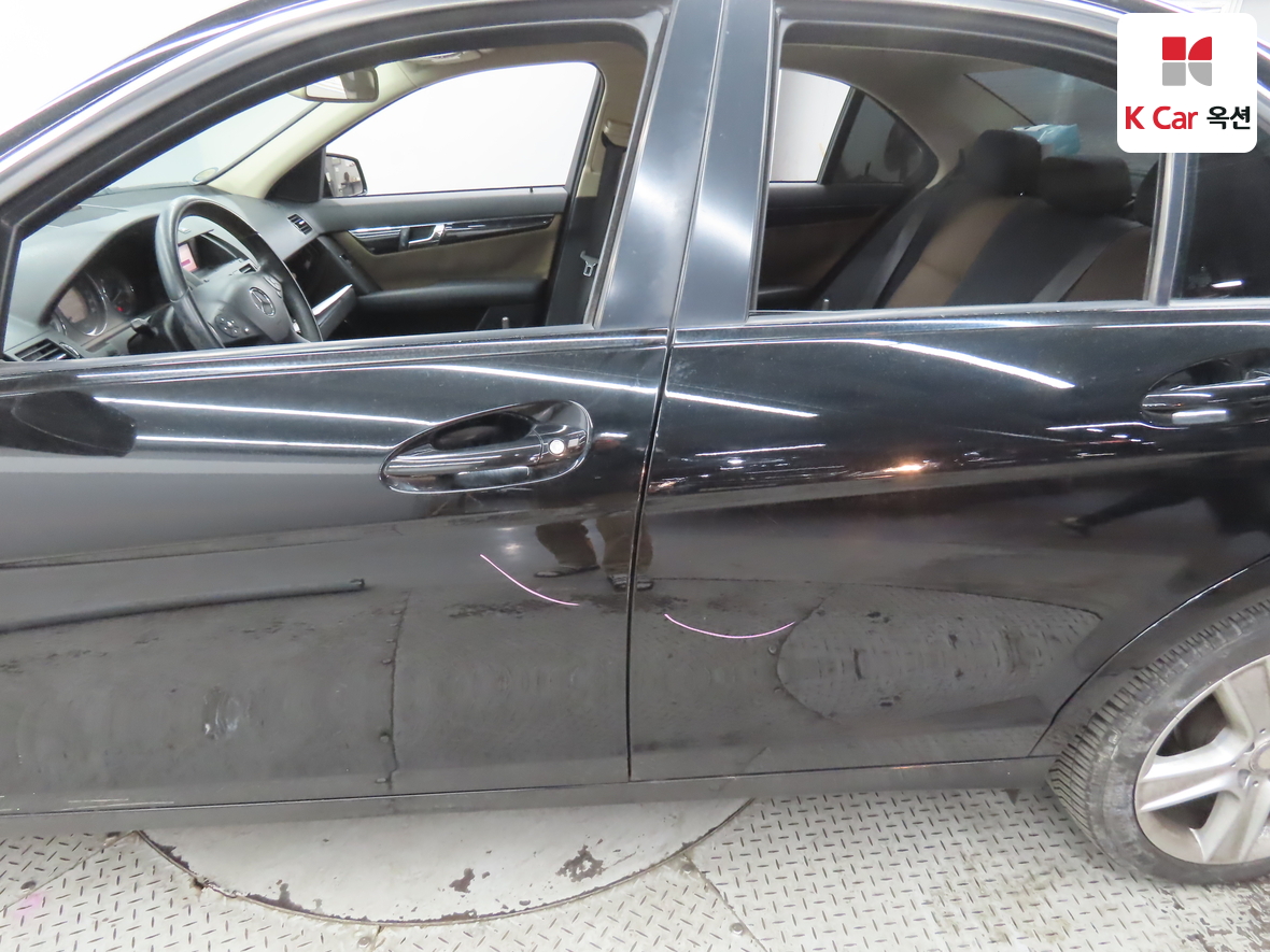 Mercedes-Benz C-Class 2010 - Image 36