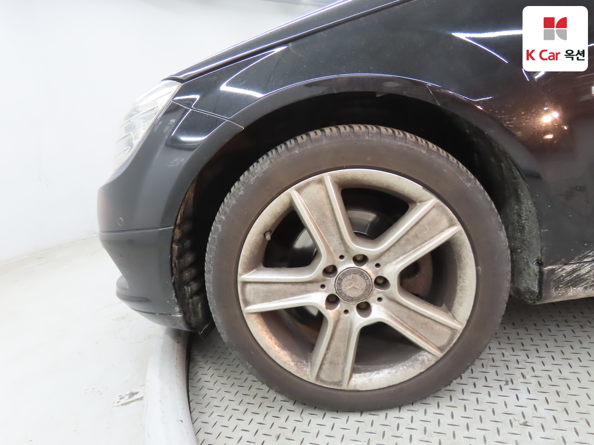 Mercedes-Benz C-Class 2010 - Image 42