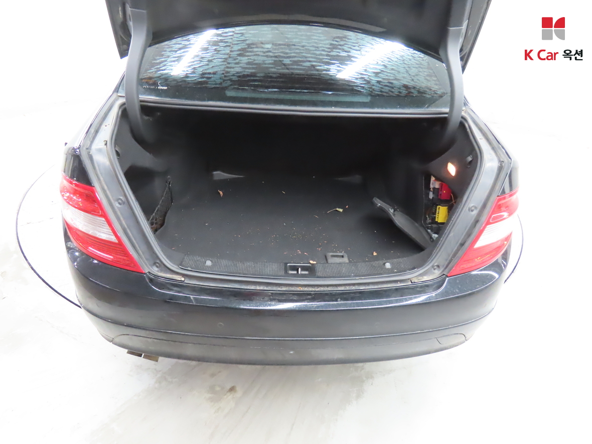 Mercedes-Benz C-Class 2010 - Image 23