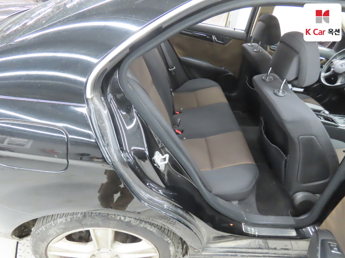 Mercedes-Benz C-Class 2010 - Image 26