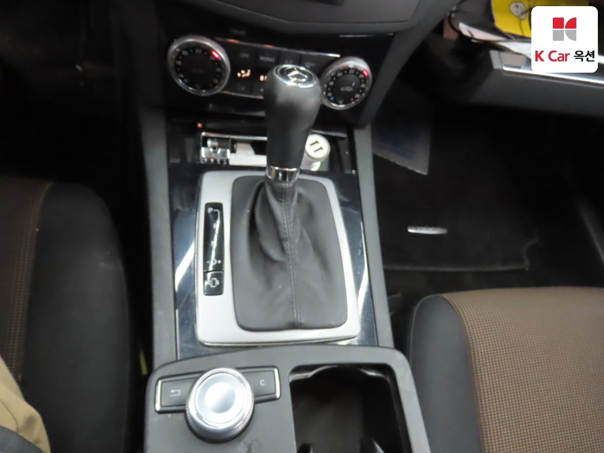 Mercedes-Benz C-Class 2010 - Image 16