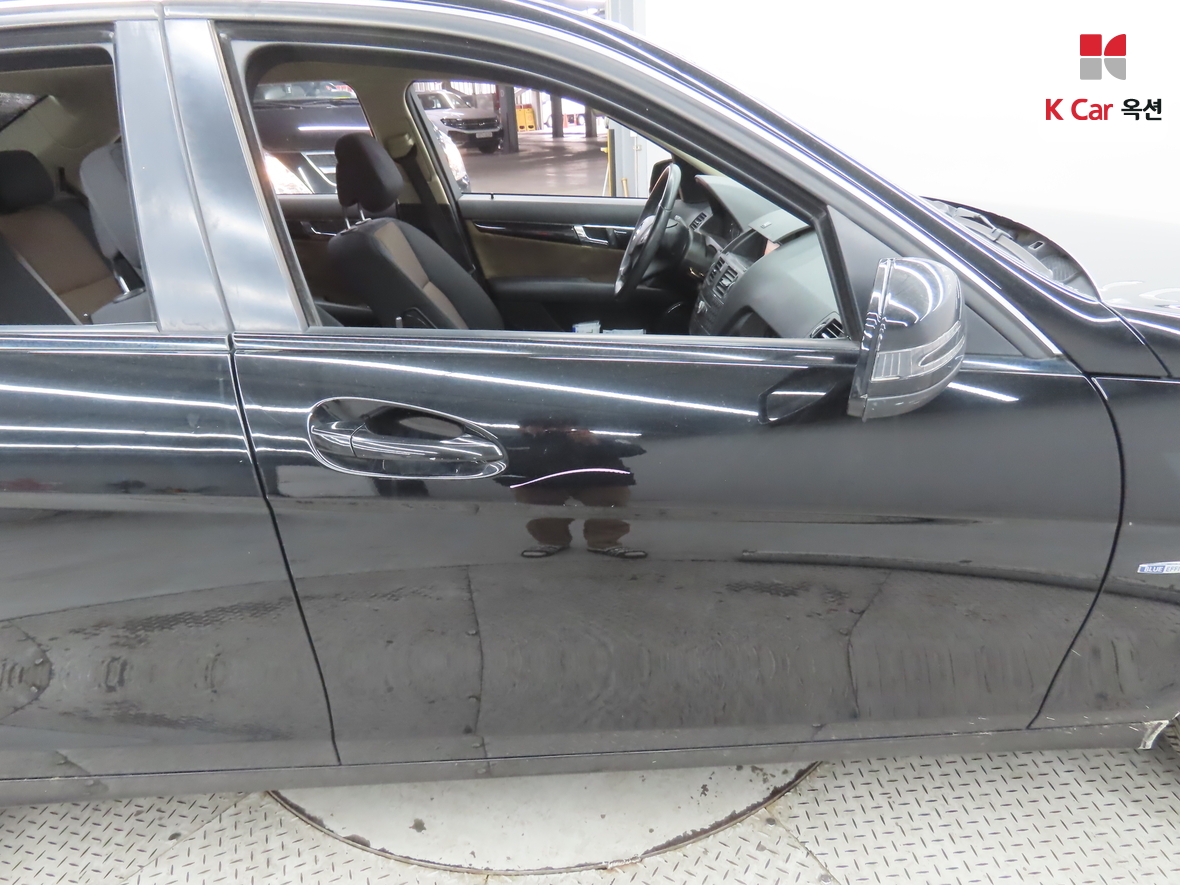 Mercedes-Benz C-Class 2010 - Image 38