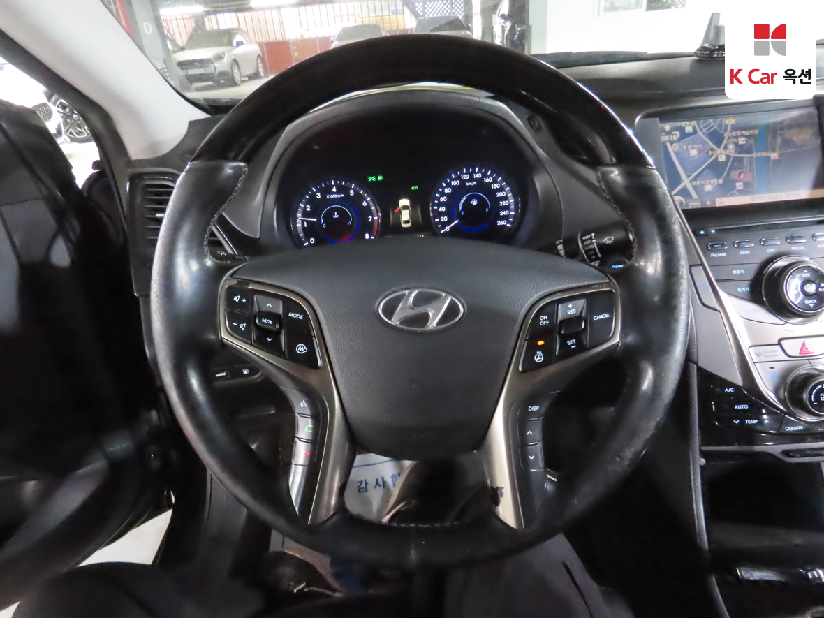 Hyundai AZERA 2012 - Image 10