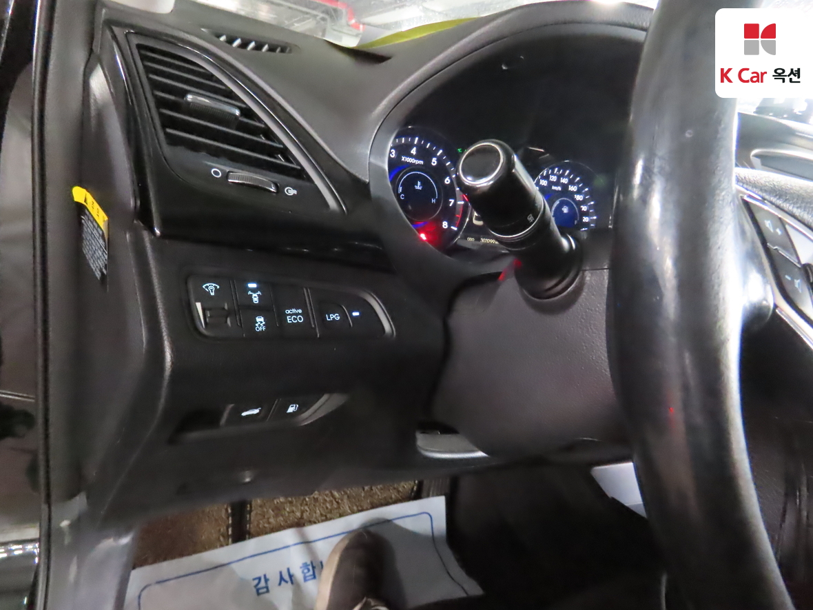 Hyundai AZERA 2012 - Image 9