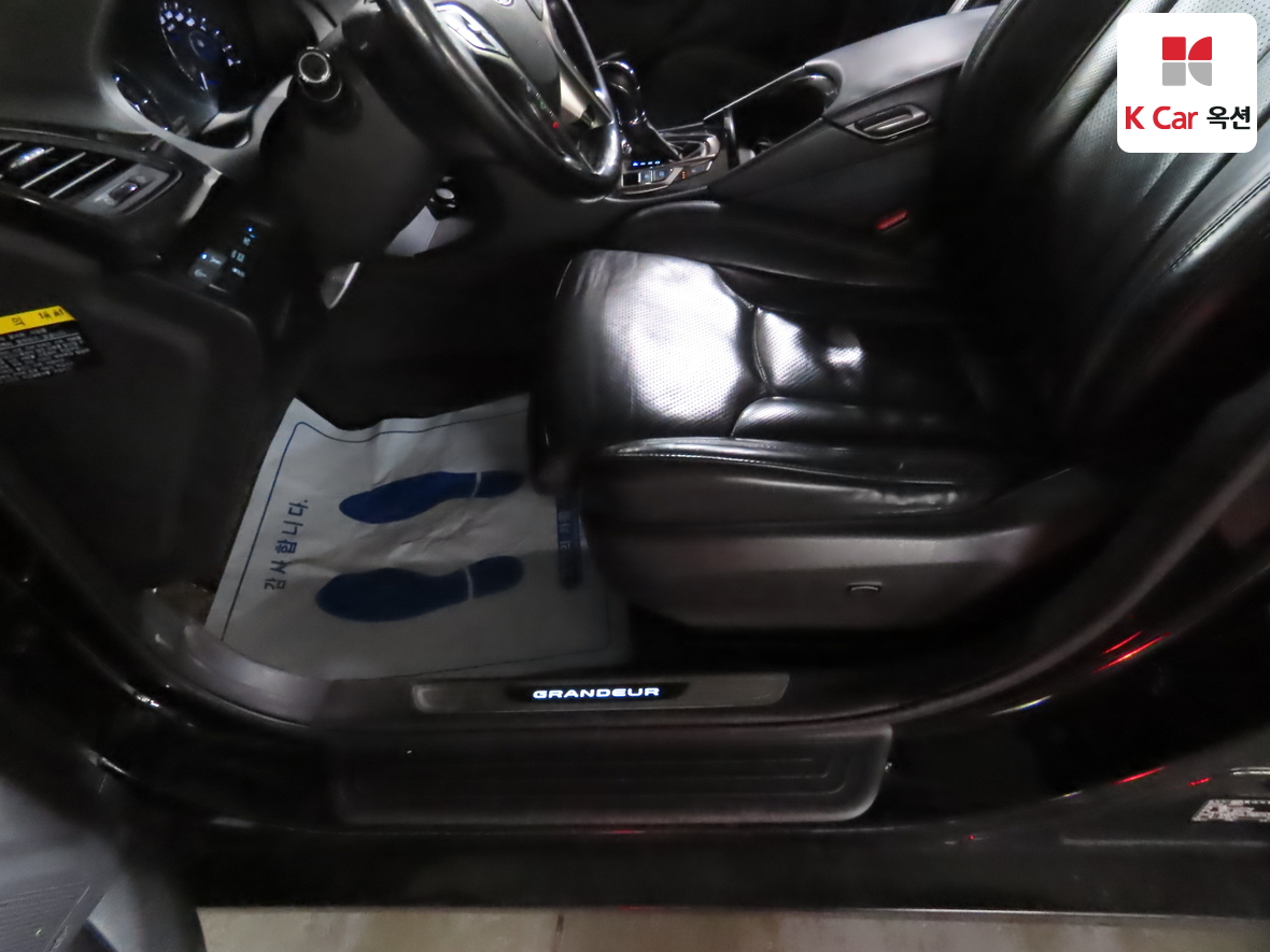 Hyundai AZERA 2012 - Image 18