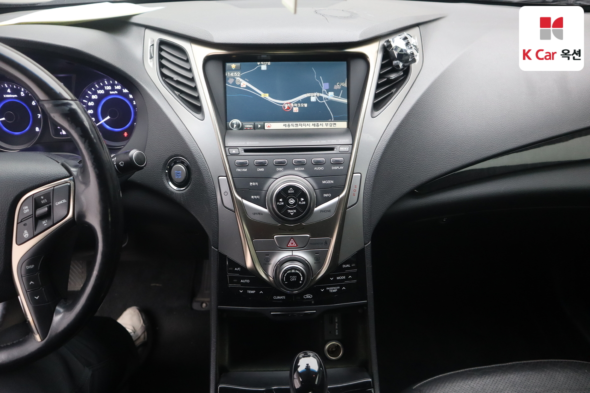 Hyundai AZERA 2012 - Image 6