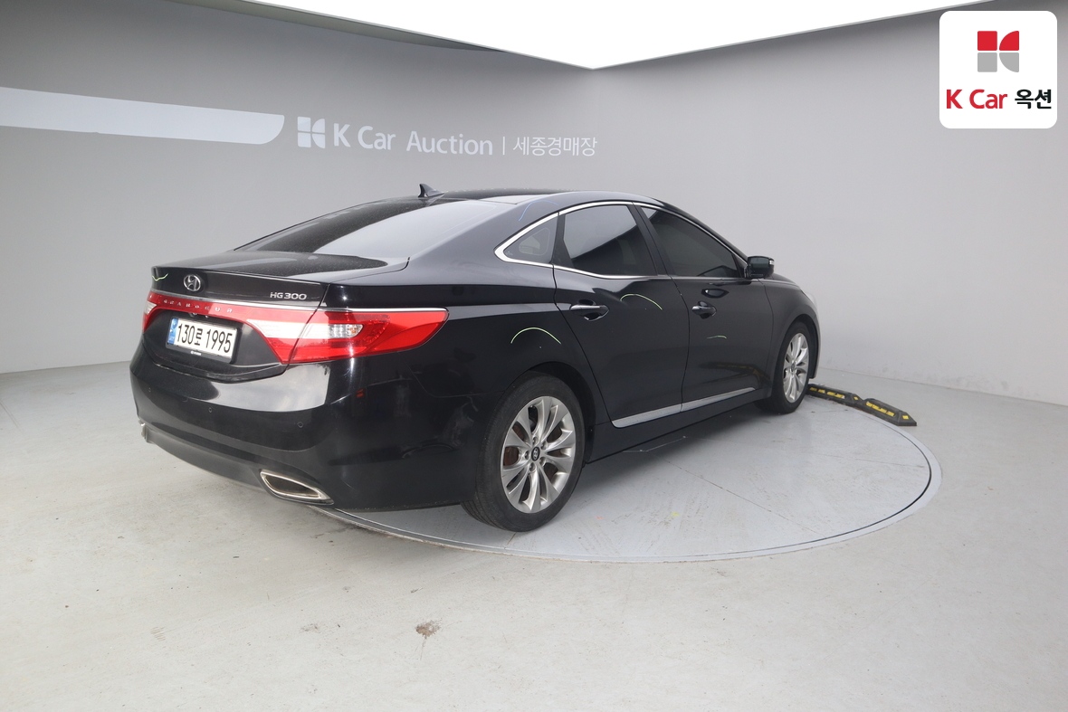 Hyundai AZERA 2012 - Image 2