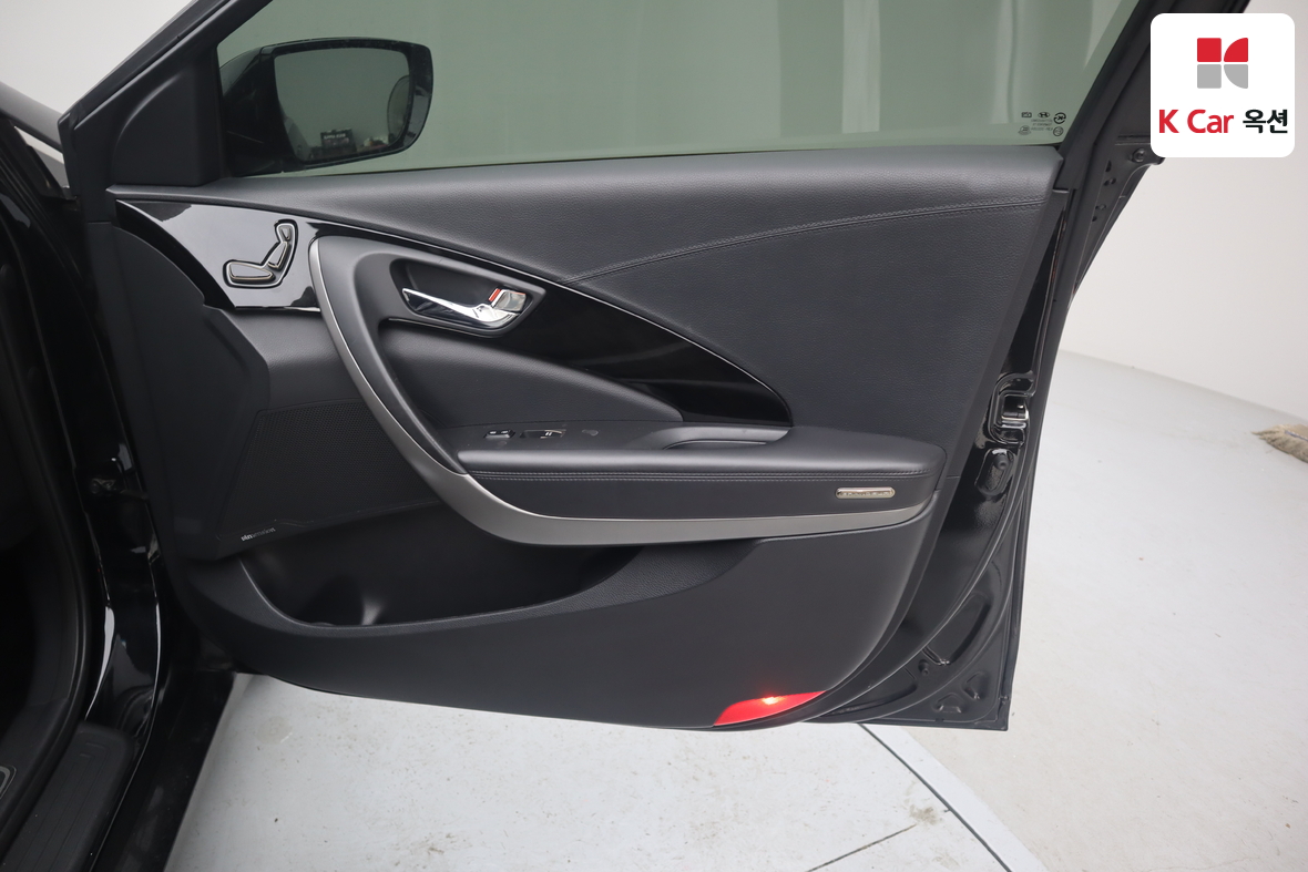 Hyundai AZERA 2012 - Image 28