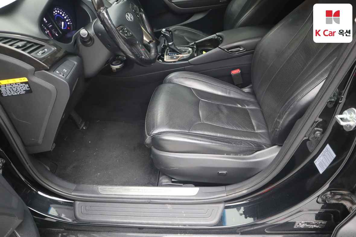 Hyundai AZERA 2012 - Image 18