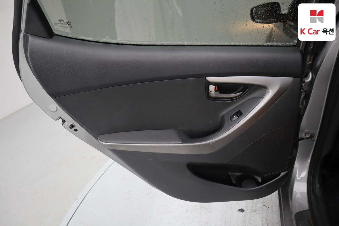 هيونداي إلانترا 2011 - صورة 20