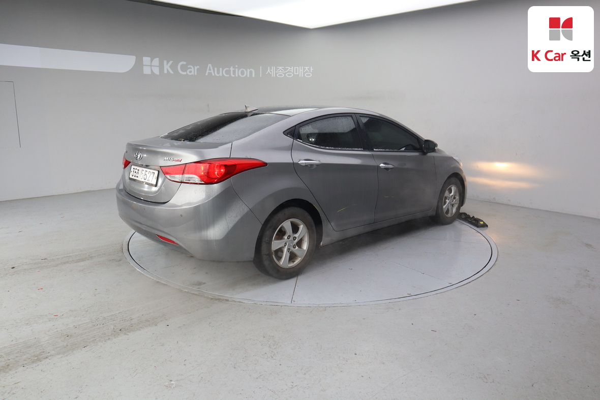 هيونداي إلانترا 2011 - صورة 2