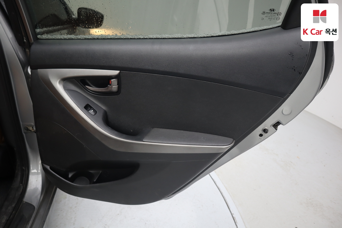 هيونداي إلانترا 2011 - صورة 24