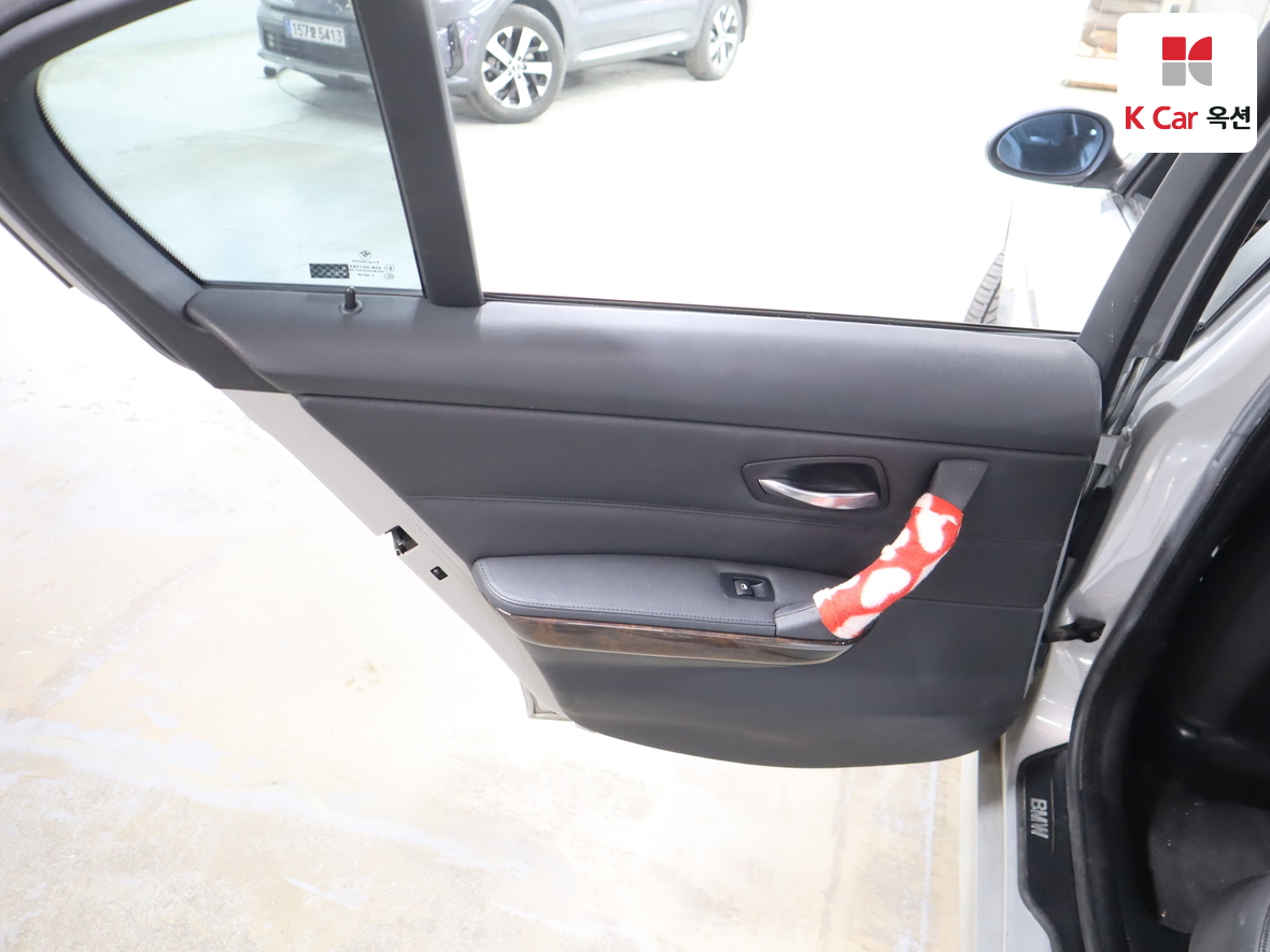 BMW 3 Series 2007 - Image 26