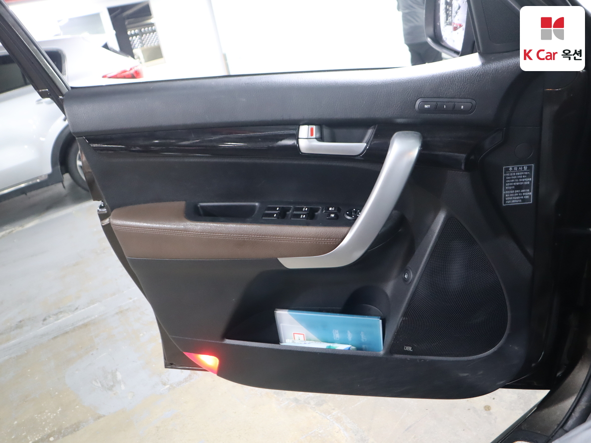 Kia Sorento 2010 - Image 8