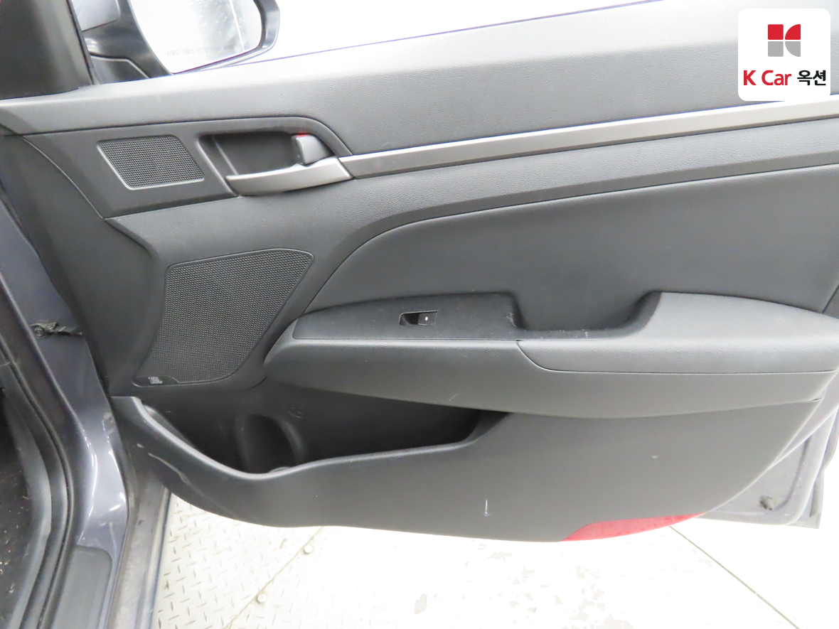 هيونداي إلانترا 2018 - صورة 30