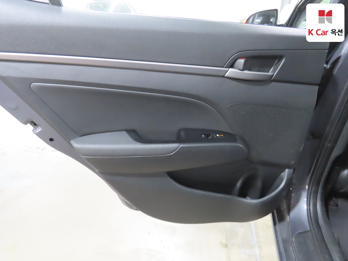 هيونداي إلانترا 2018 - صورة 24