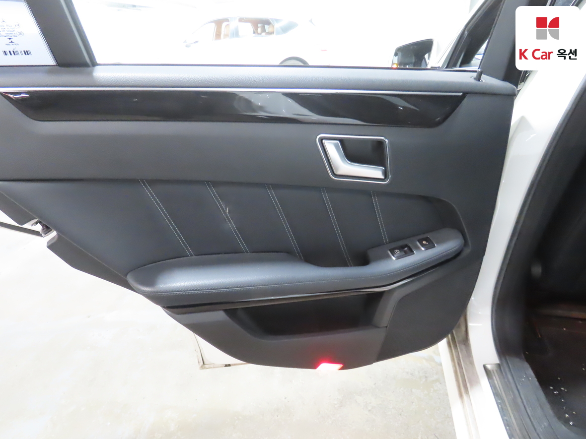 مرسيدس بنز إي كلاس 2014 - صورة 25