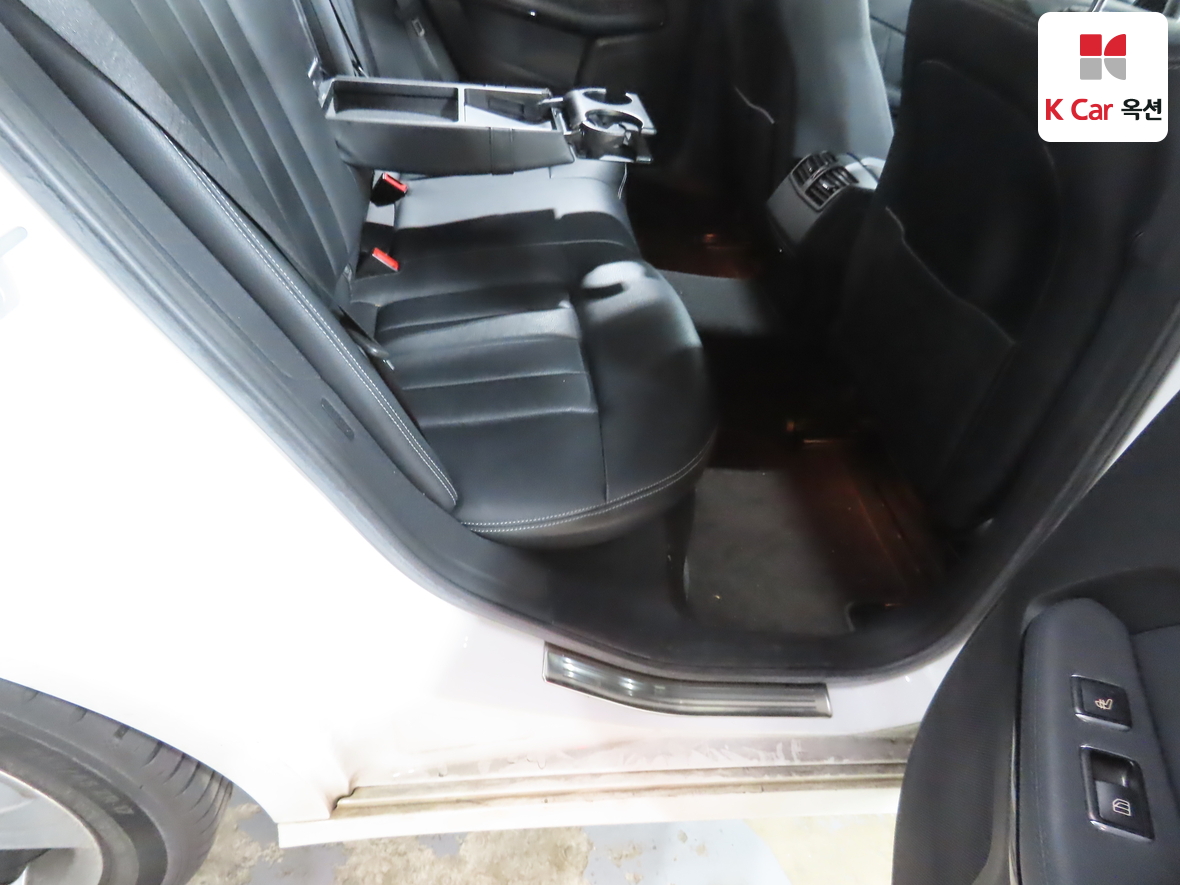 مرسيدس بنز إي كلاس 2014 - صورة 30