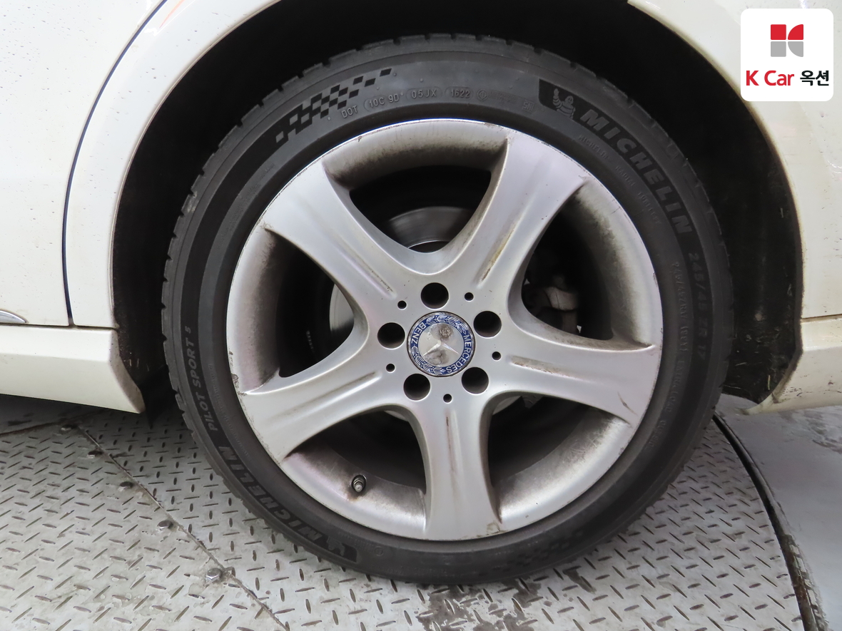 مرسيدس بنز إي كلاس 2014 - صورة 45