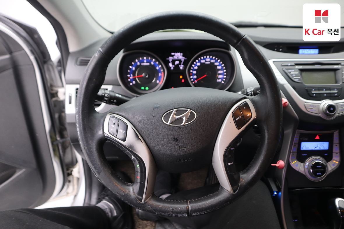 Hyundai Elantra 2012 - Image 10
