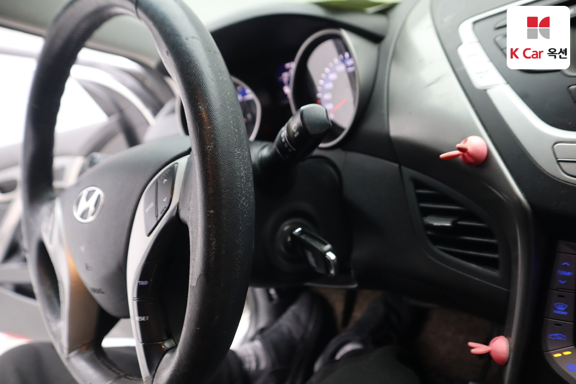Hyundai Elantra 2012 - Image 11