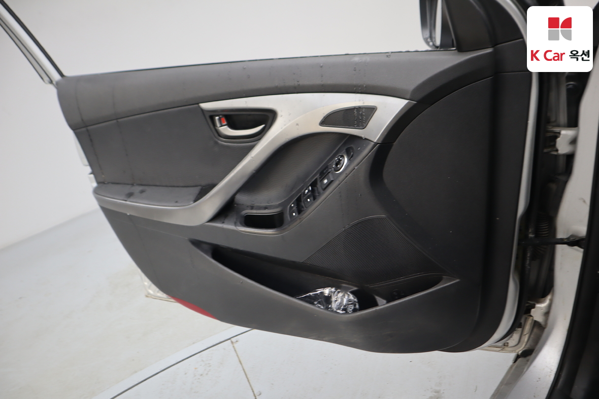 Hyundai Elantra 2012 - Image 8