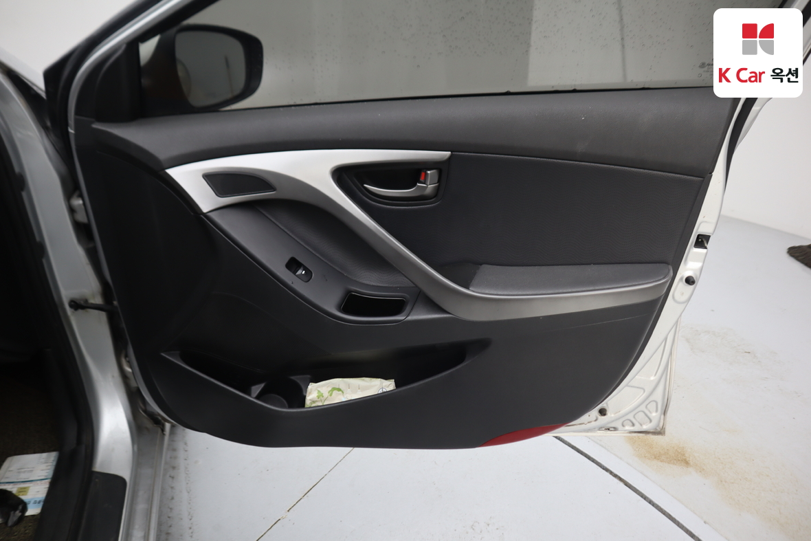 Hyundai Elantra 2012 - Image 25