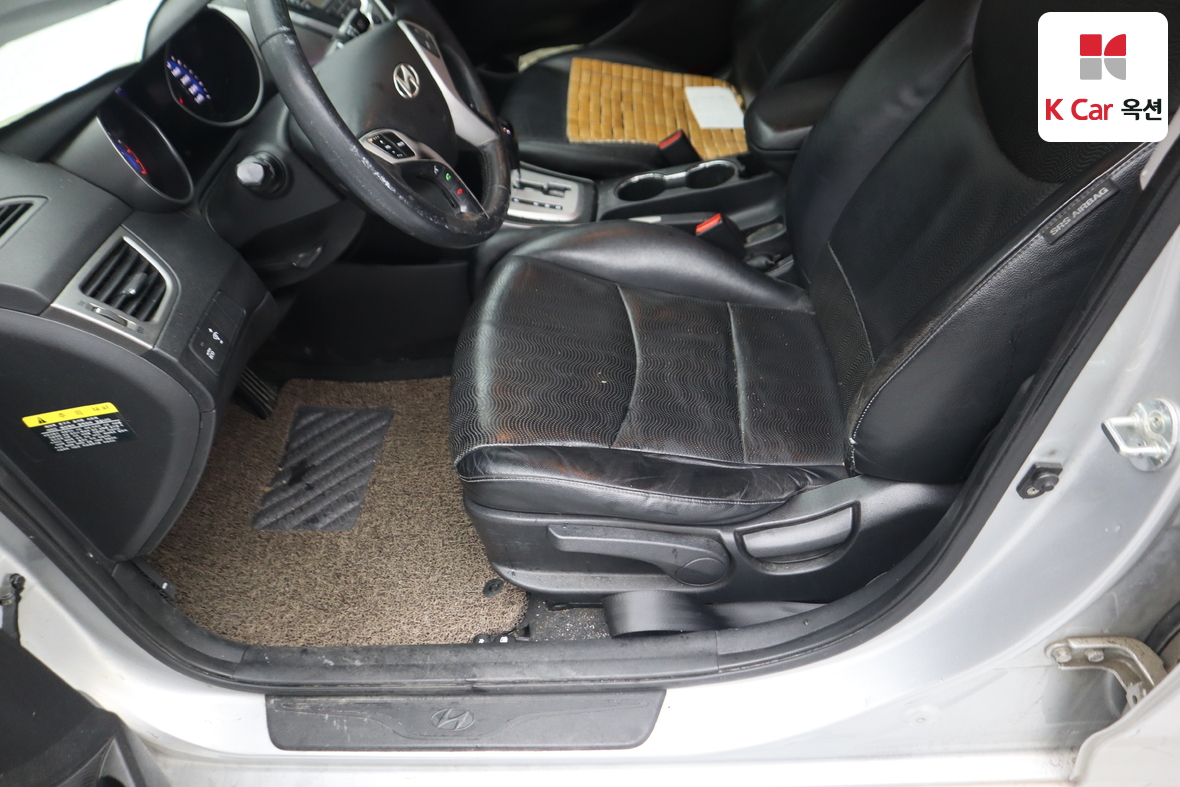 Hyundai Elantra 2012 - Image 18