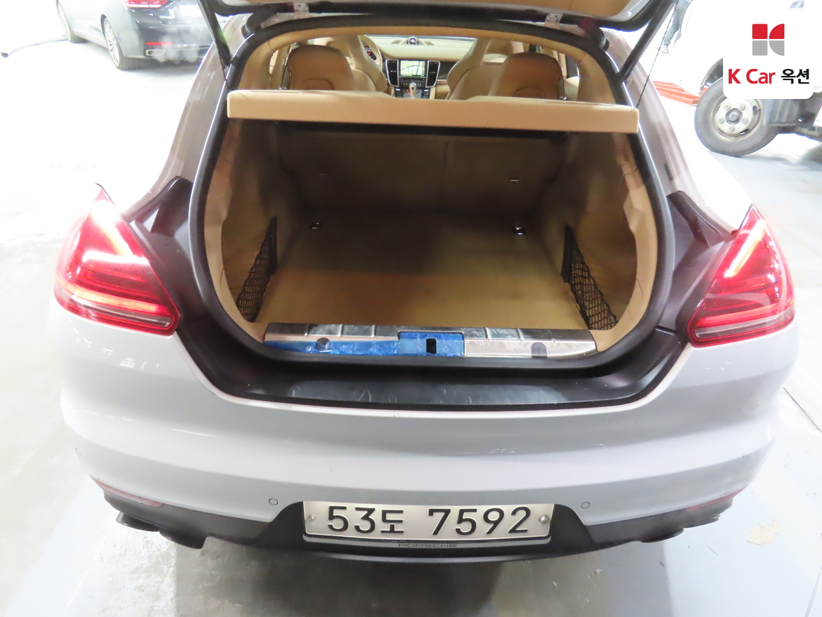 Porsche Panamera - 26