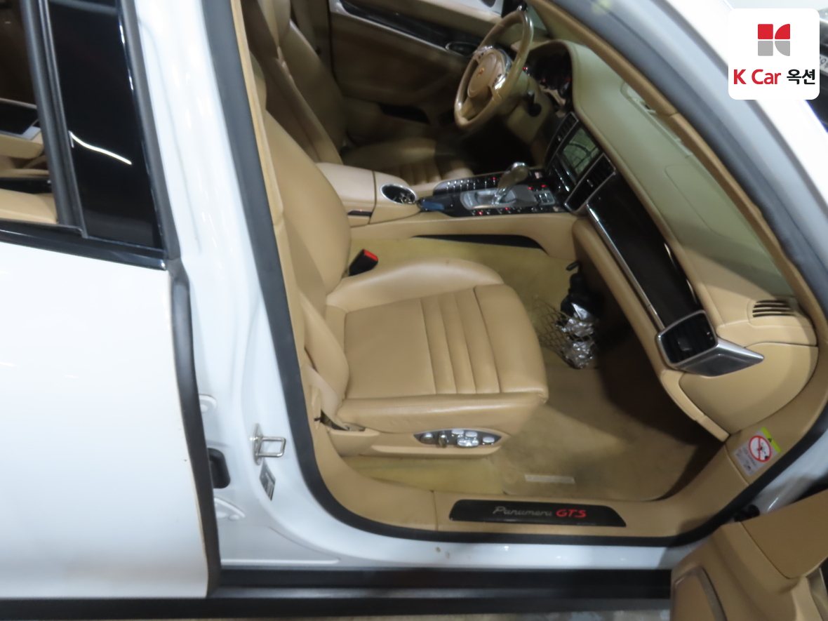 Porsche Panamera - 31