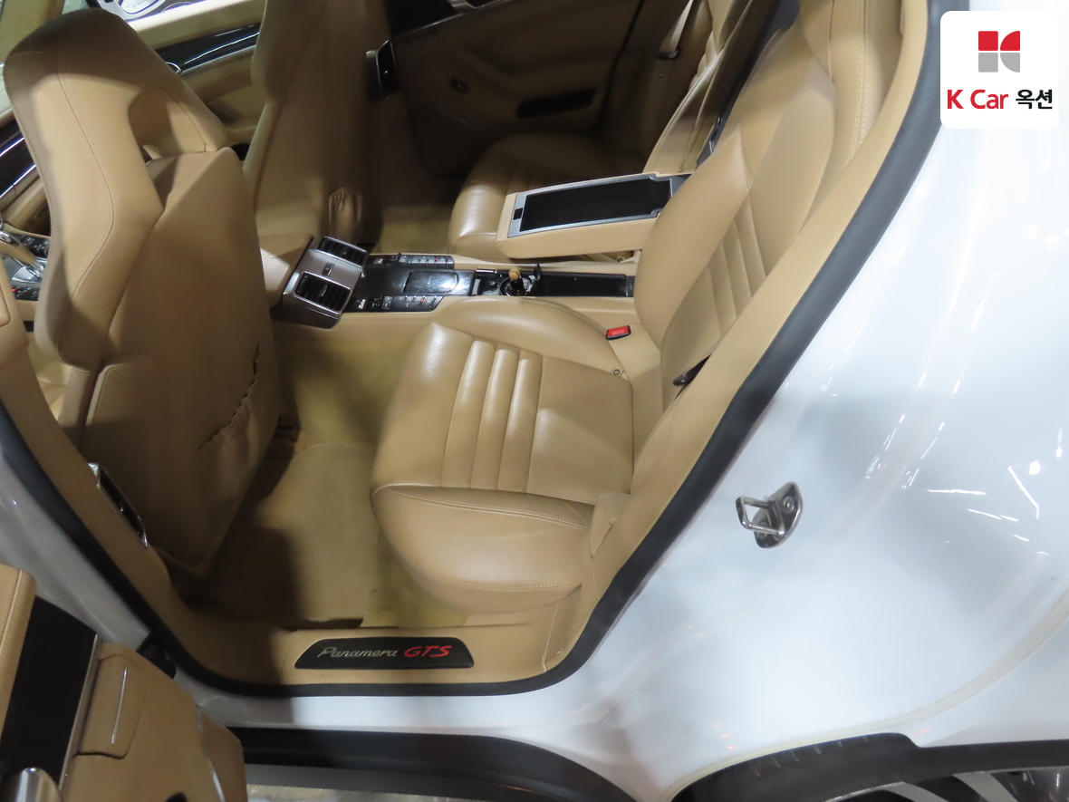 Porsche Panamera - 24