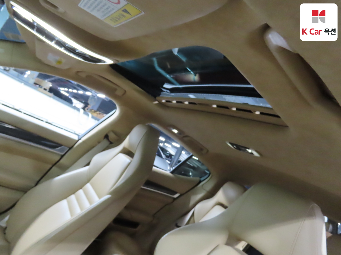 Porsche Panamera - 21
