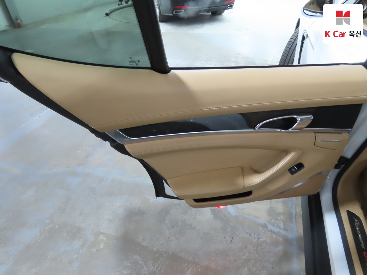 Porsche Panamera - 23