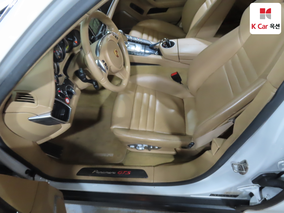 Porsche Panamera - 18