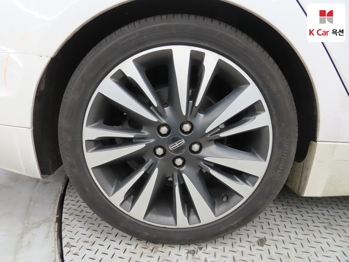 لينكولن MKZ 2019 - صورة 45