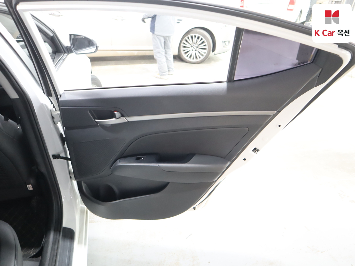 Hyundai Elantra 2016 - Image 25