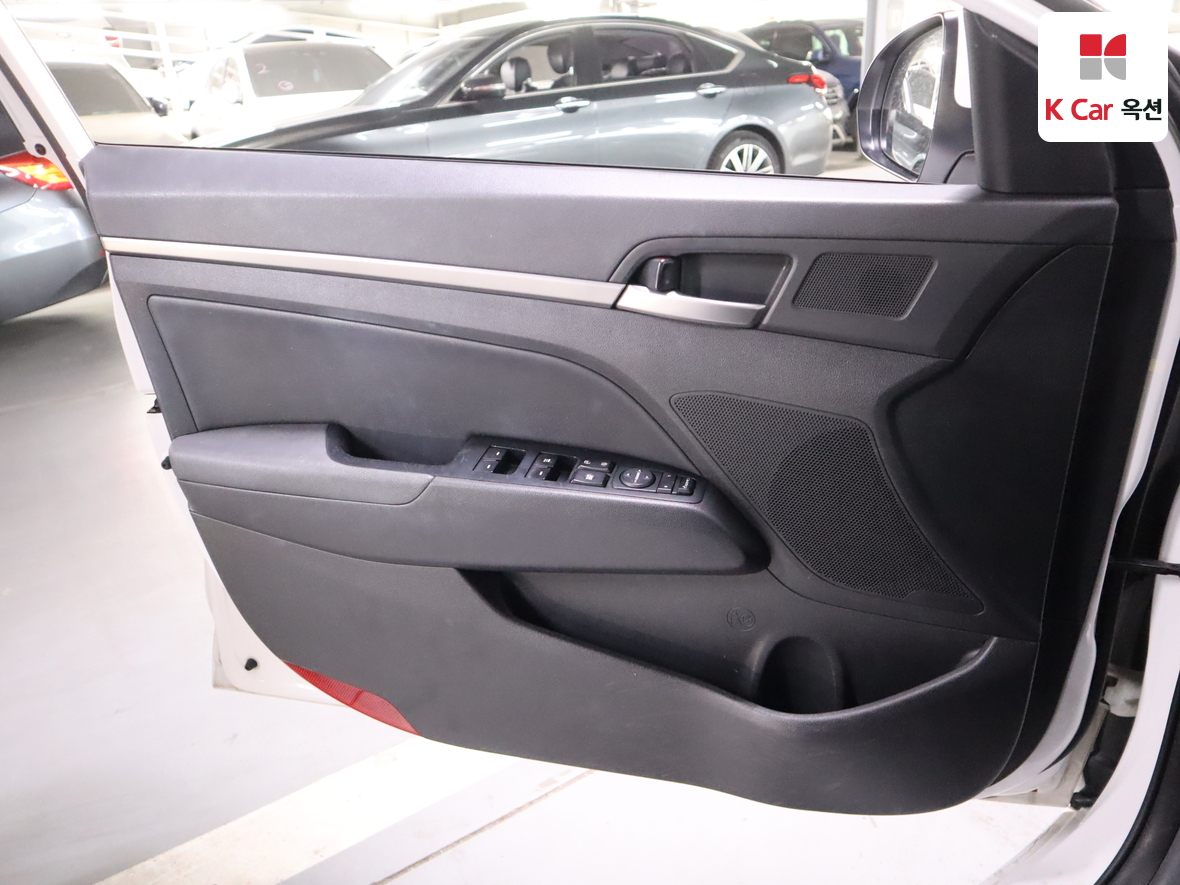 Hyundai Elantra 2016 - Image 8