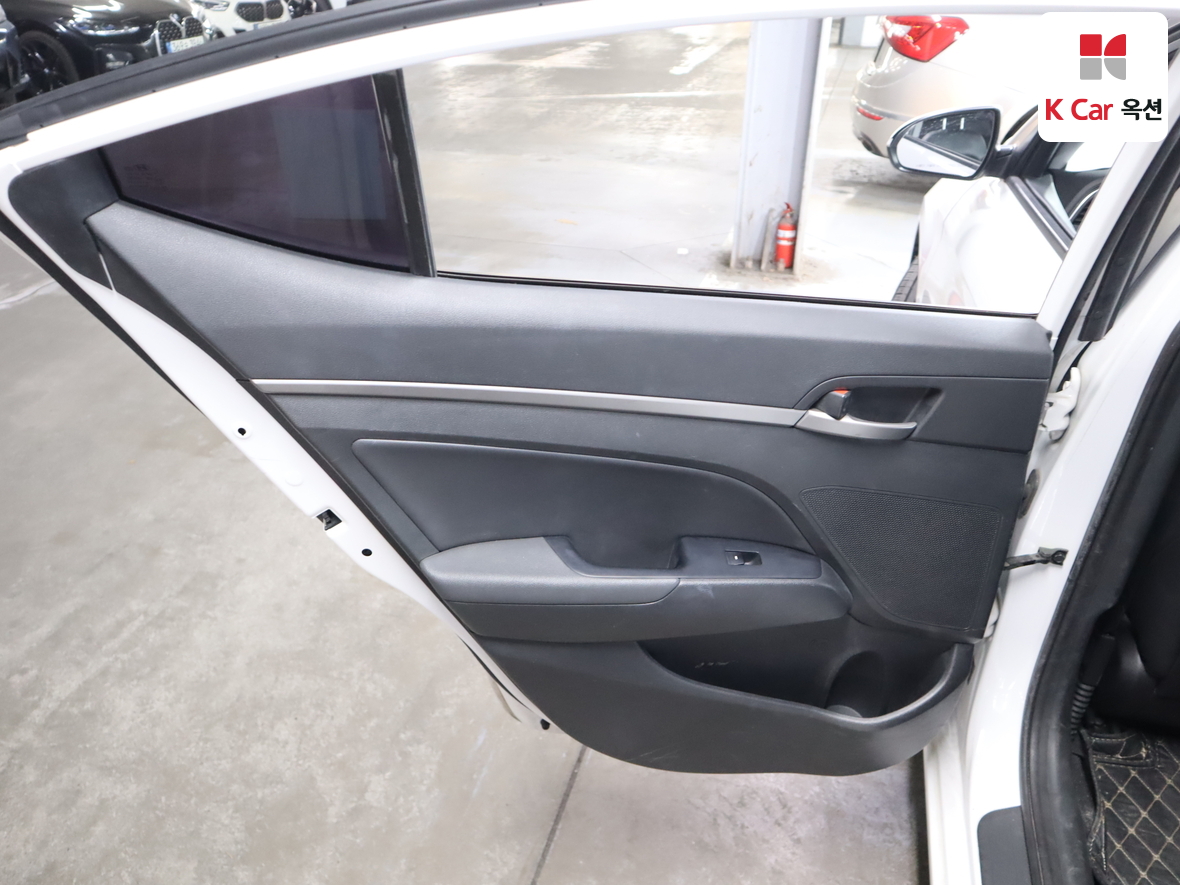 Hyundai Elantra 2016 - Image 21