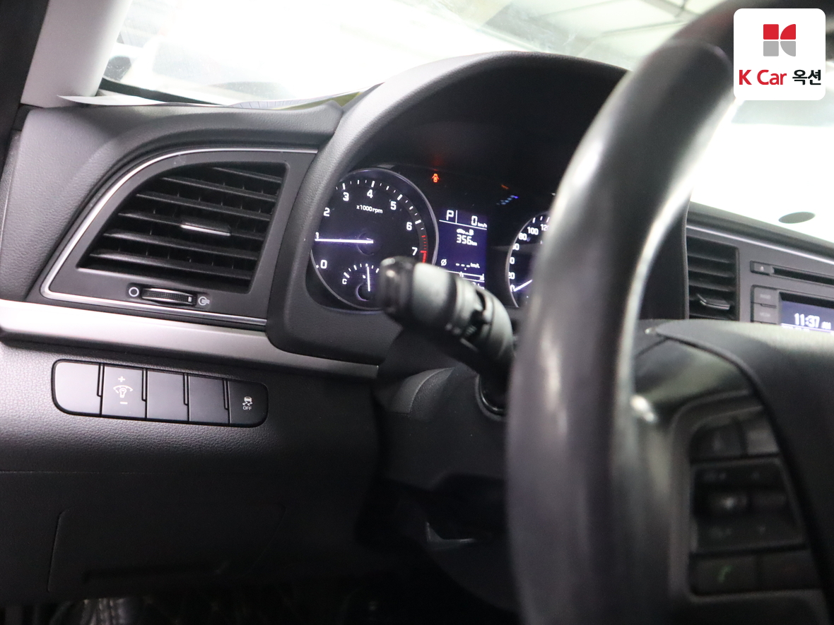 Hyundai Elantra 2016 - Image 9