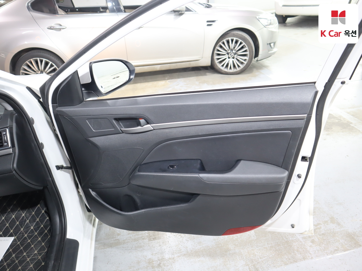 Hyundai Elantra 2016 - Image 27