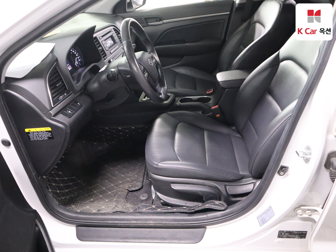 Hyundai Elantra 2016 - Image 17